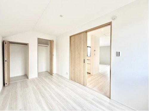 東大和市向原の洋室|全居室に収納を完備しておりますので、居室の全空間を有効活用出来ます。自分好みのお部屋で、ゆったりお寛ぎ頂けます。