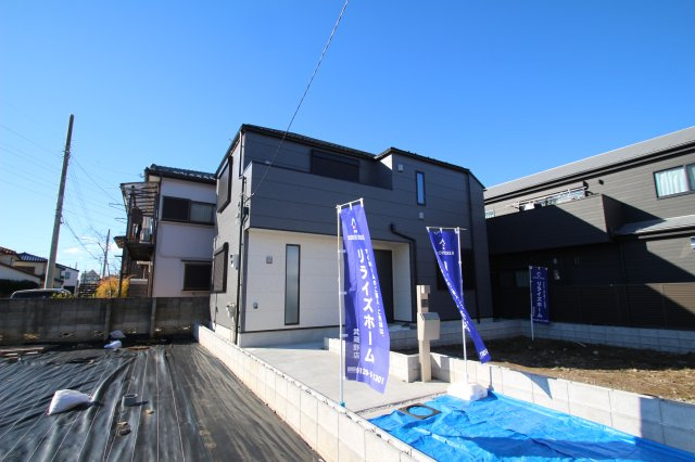 東大和市向原の外観|充実の設備・仕様：電子タッチキー錠（玄関ドア）・室内物干し金具付き・浴室暖房換気乾燥機・EV車専用コンセント他