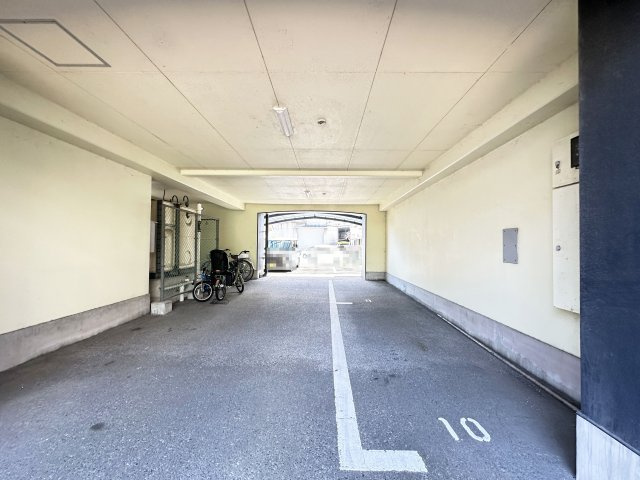 ジョンブルハウスの駐車場