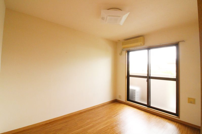 リーラ・コートの居間・リビング