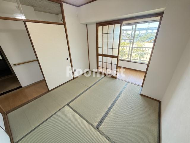 新吉田住宅2号棟の和室|柔らかい畳が心地よい和室