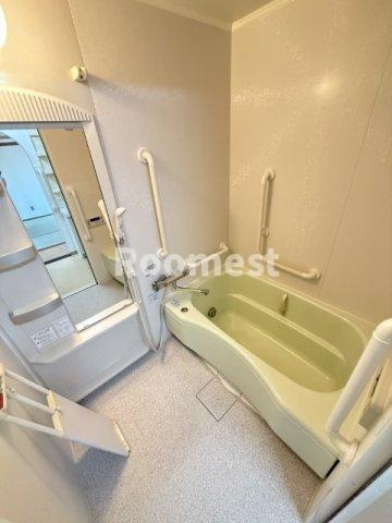 新吉田住宅2号棟の浴室|きれいなお風呂です