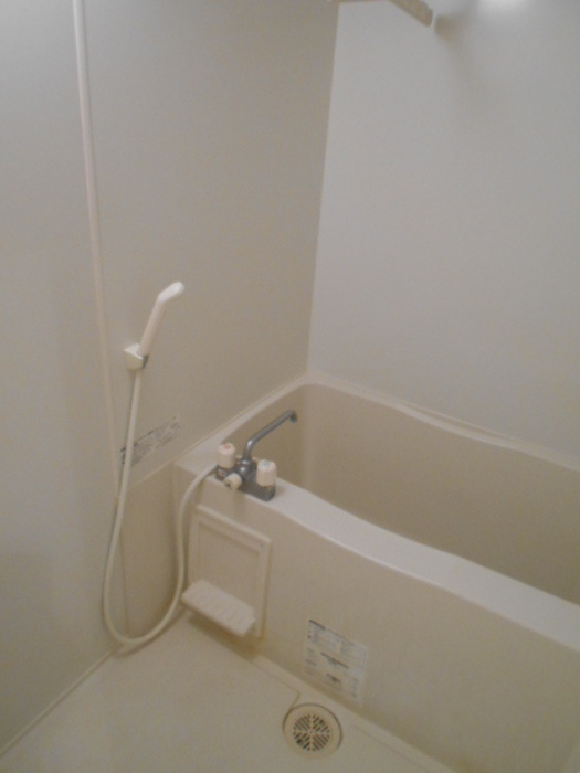 ジーヴォ・KSの浴室