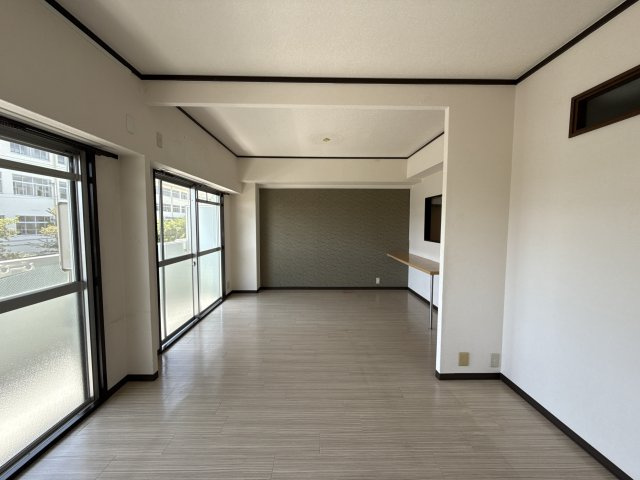 ヌーベルメゾン清水の洋室