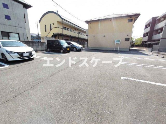 セプトガーデン大渡町の駐車場|高崎、前橋エリアのお部屋探しはエンドスケープまで！お客様の理想お聞かせ下さい♪