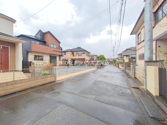 蓮田市椿山1丁目　新築戸建の前面道路含む現地写真