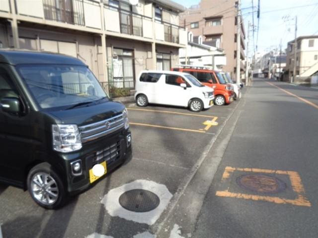 パインクレストの駐車場