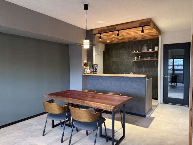 セトルコート唐橋　天然木フルリノベーションのキッチン