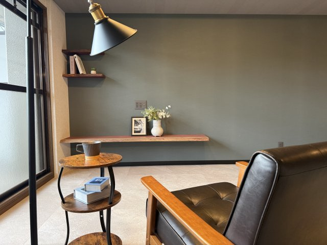 セトルコート唐橋　天然木フルリノベーションの居間・リビング