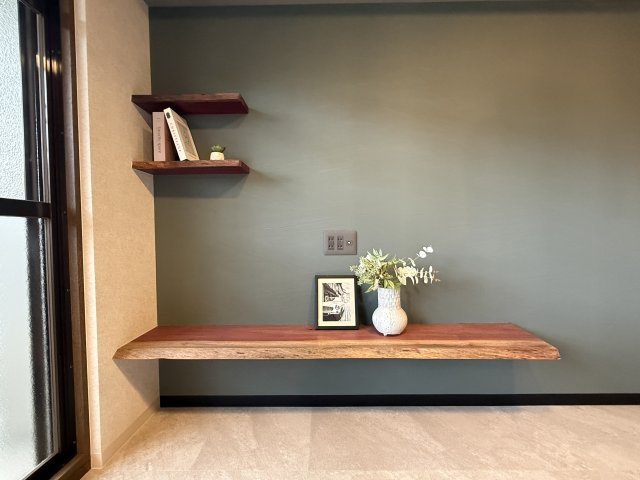 セトルコート唐橋　天然木フルリノベーションのその他|天然木”パープルハート”のTVボード♪