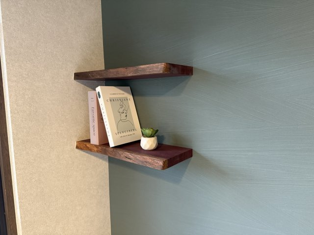 セトルコート唐橋　天然木フルリノベーションのその他|天然木”パープルハート”の造作棚♪