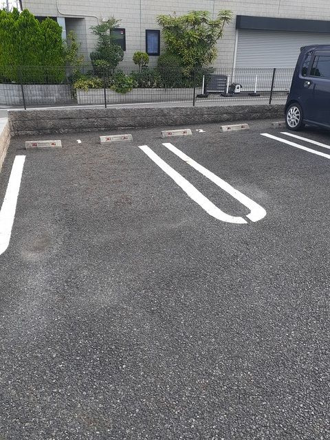 ピクシーの駐車場