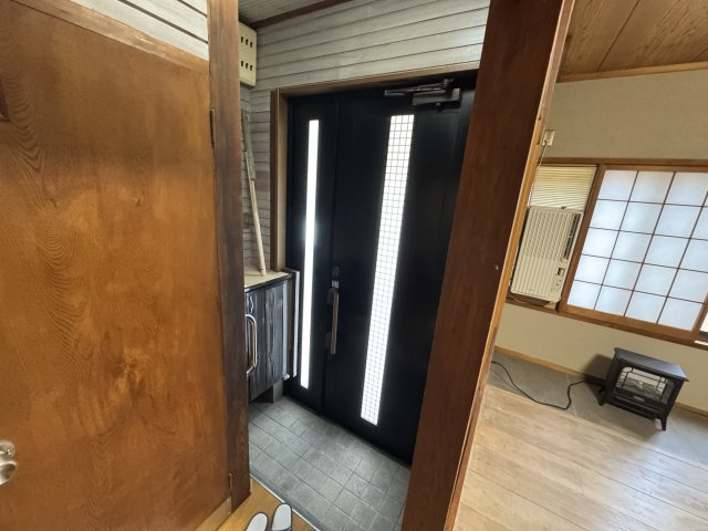 若竹町１丁目貸家の玄関