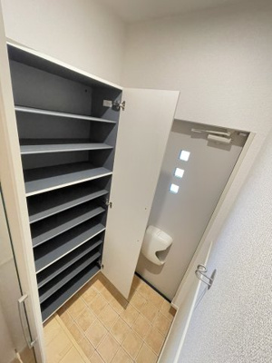 【玄関】 | エステートⅢ | 【エステートⅢ】収納もある玄関です