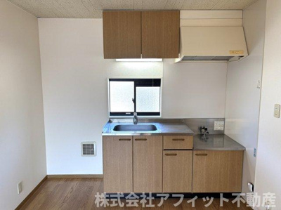 【キッチン】 | コスモハイツ | 吊戸棚付きキッチン