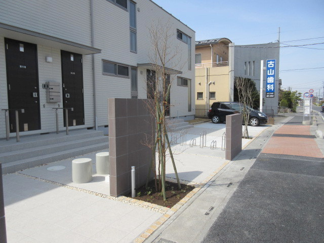 Ｃｅｎｔｒａｌ　Ｃｏｕｒｔのエントランス|★敷地内駐車場完備★※現在満車