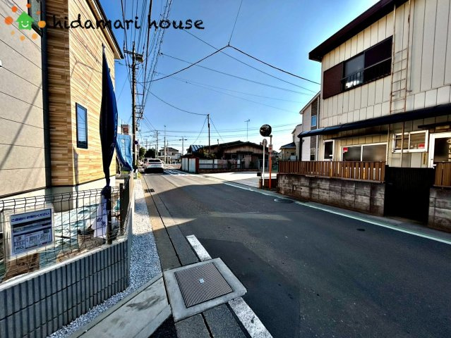 西区三橋22期　新築戸建　グレイス01の前面道路含む現地写真