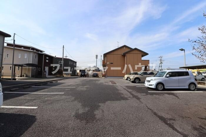 リヴェールＡＯＫＩの駐車場