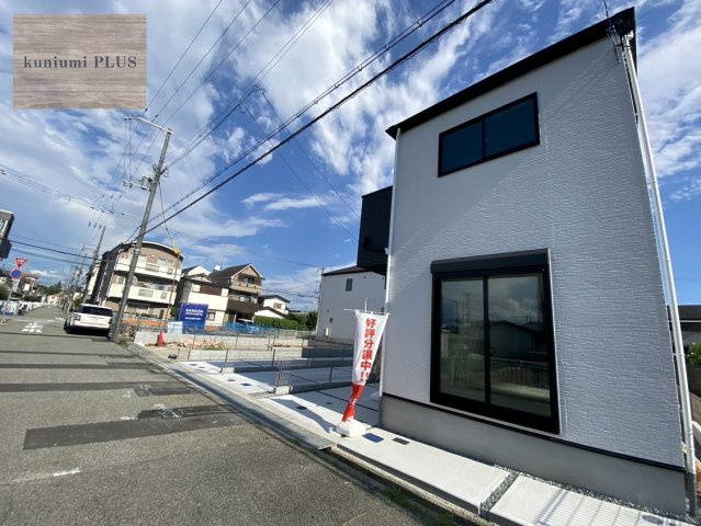 尼崎市若王寺2丁目　2期1号棟の前面道路含む現地写真