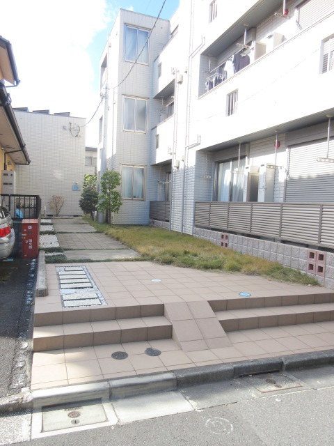 ルーチェ綾瀬Ａのロビー|★アプローチ★
