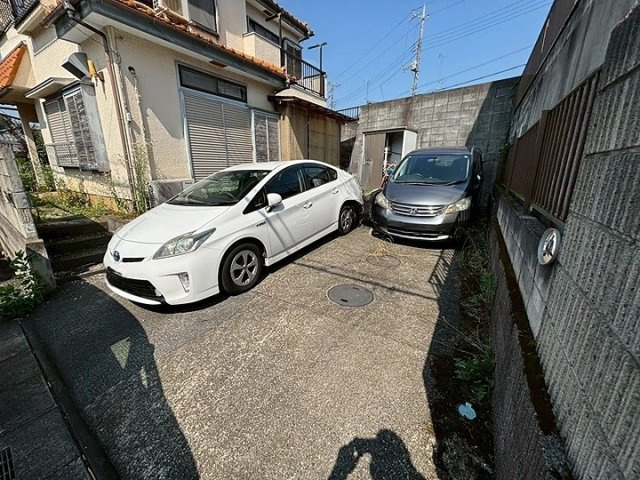 埼玉県入間郡毛呂山町大字西戸 中古戸建の駐車場
