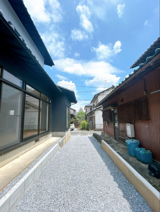 リフォーム中古戸建　大垣市青墓町3丁目　昭和58年築の駐車場