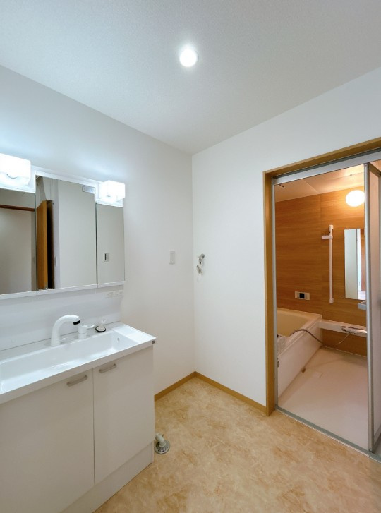 リフォーム中古戸建　大垣市青墓町3丁目　昭和58年築の独立洗面台