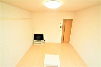 【居間・リビング】 | クレイノＡＫＩＮＡ | 32型テレビ、テレビ台、机がついています