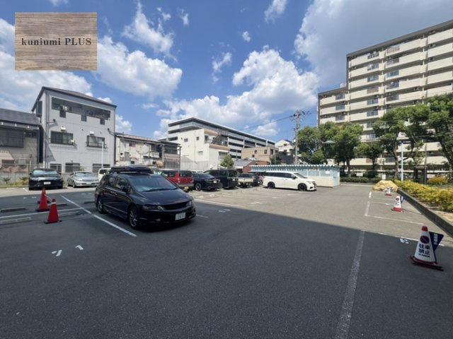 すみれ橋第一コーポ二号棟の駐車場