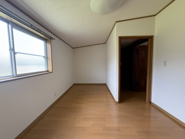 戸建　高山市新宮町　580万の洋室