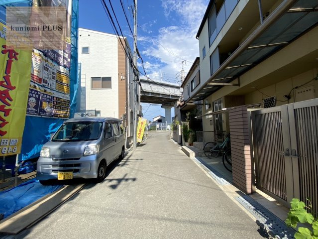 尼崎市瓦宮2丁目の前面道路含む現地写真