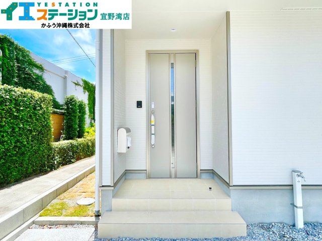 クレイドルガーデン津嘉山　2号棟の玄関