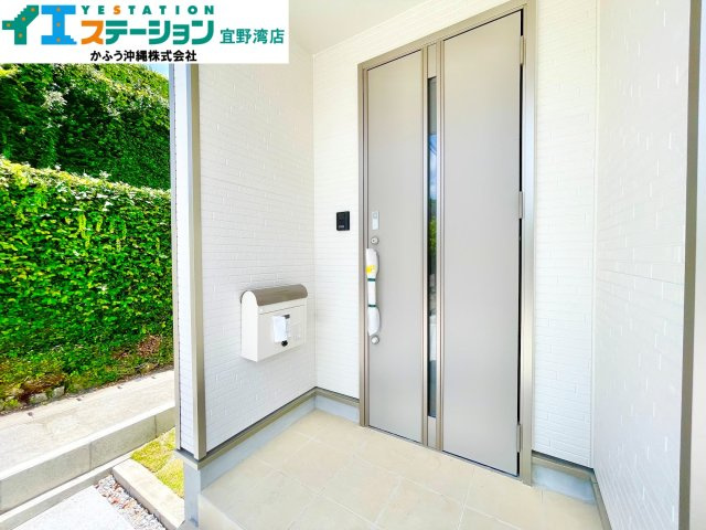 クレイドルガーデン津嘉山　2号棟の玄関