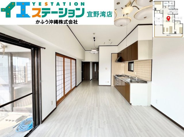 ラフィーネヌーベル真志喜の居間・リビング