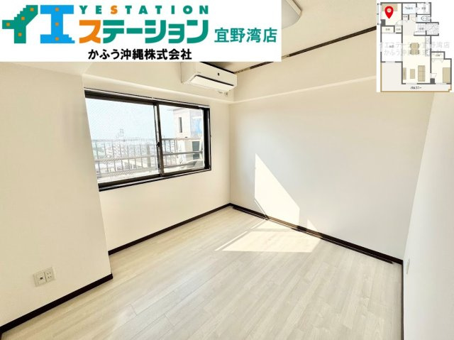 ラフィーネヌーベル真志喜の洋室