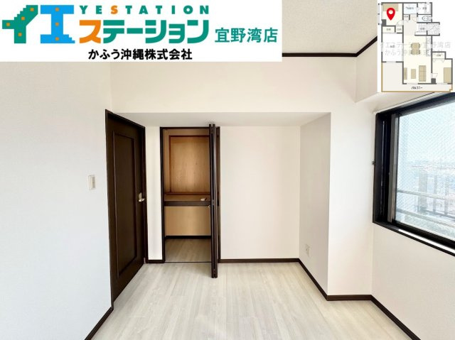 ラフィーネヌーベル真志喜の洋室