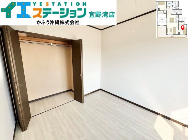 ラフィーネヌーベル真志喜の洋室