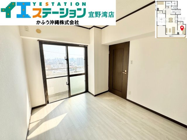 ラフィーネヌーベル真志喜の洋室