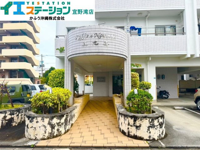 ラフィーネヌーベル真志喜のエントランス