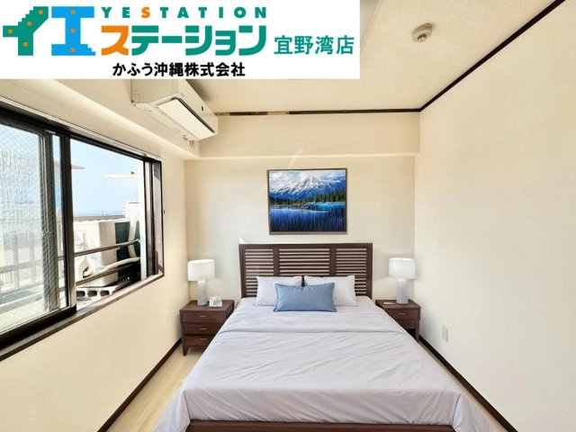 ラフィーネヌーベル真志喜の洋室|AI加工にて家具を配置したイメージ画像です。