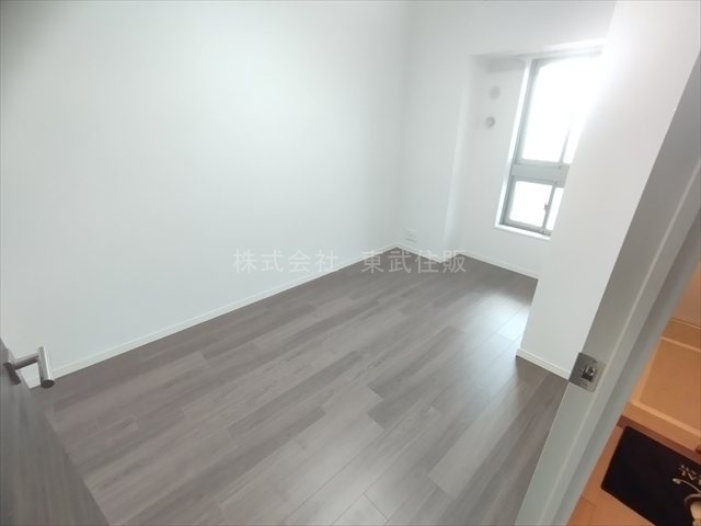 【洋室】 | シーズンスイート志木の杜 | 使い勝手のいい5.5帖の洋室です