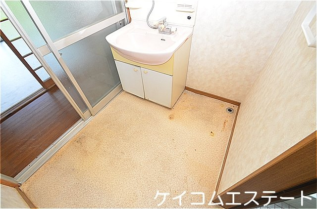 長屋　八幡西区金剛三丁目の独立洗面台|現地撮影
