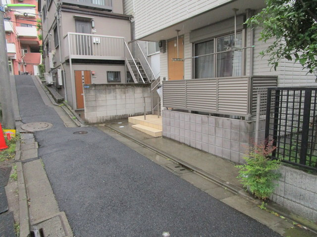 ステベリゼームス坂のエントランス