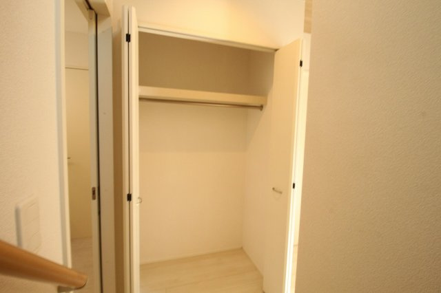 香南市野市町西野　新築戸建　1棟　【内覧可能】の収納|１Ｆ　ホール　ファミリークローゼット