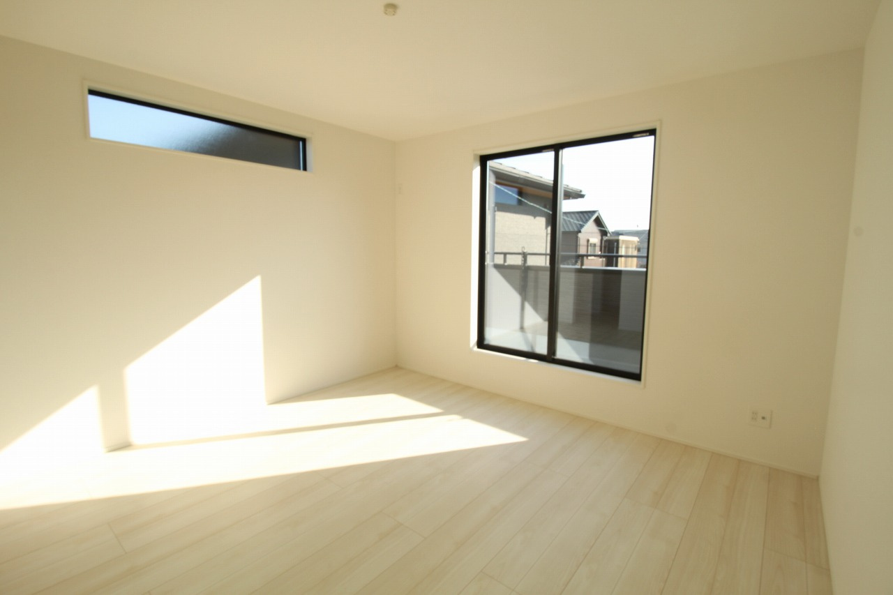 香南市野市町西野　新築戸建　1棟　【内覧可能】の洋室|2Ｆ　南東の部屋　8.0帖