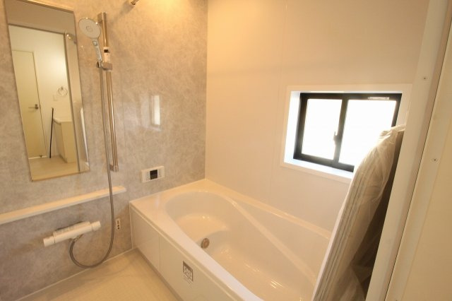 香南市野市町西野　新築戸建　1棟　【内覧可能】の浴室|追焚機能　浴室暖房　浴室乾燥機