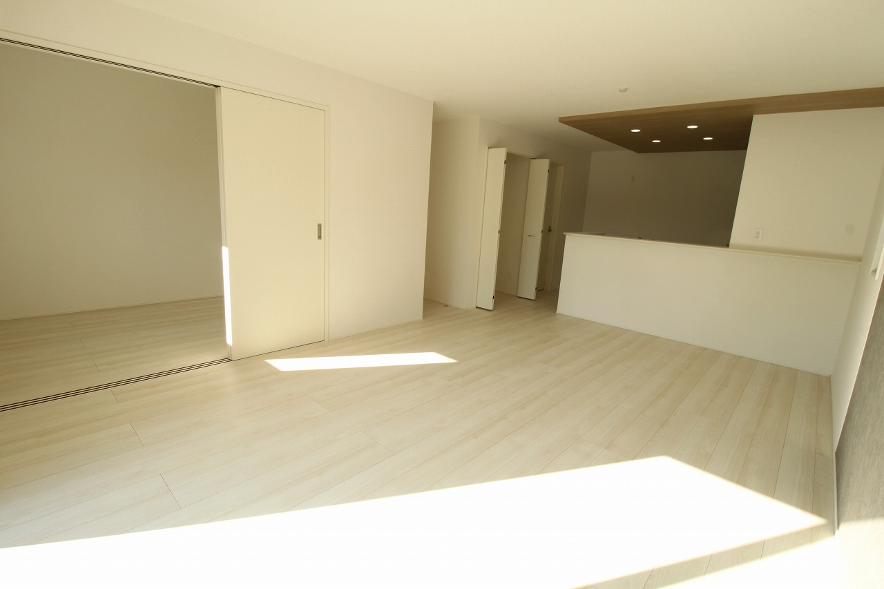 香南市野市町西野　新築戸建　1棟　【内覧可能】の居間・リビング|ＬＤＫ　17.5帖