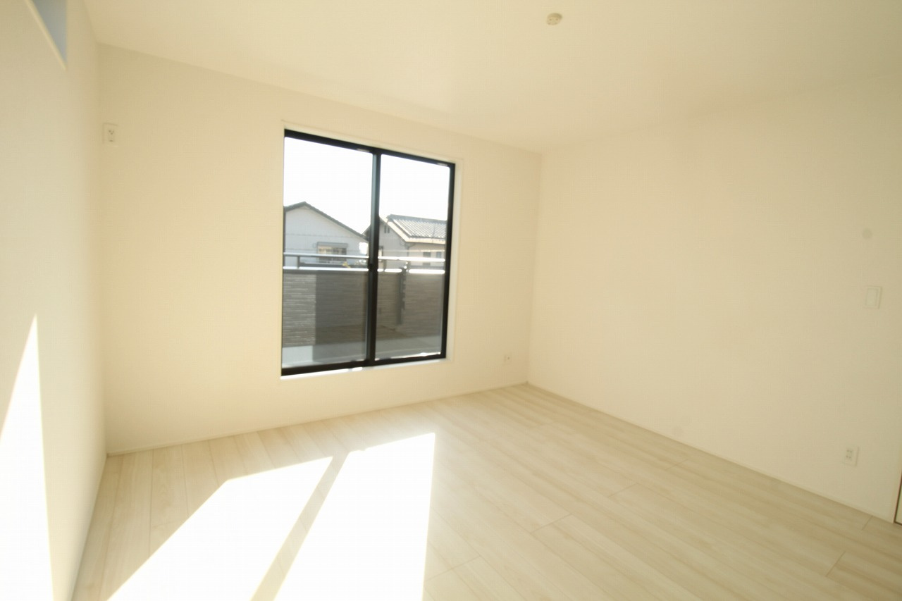 香南市野市町西野　新築戸建　1棟　【内覧可能】の洋室|2Ｆ　南東の部屋　8.0帖