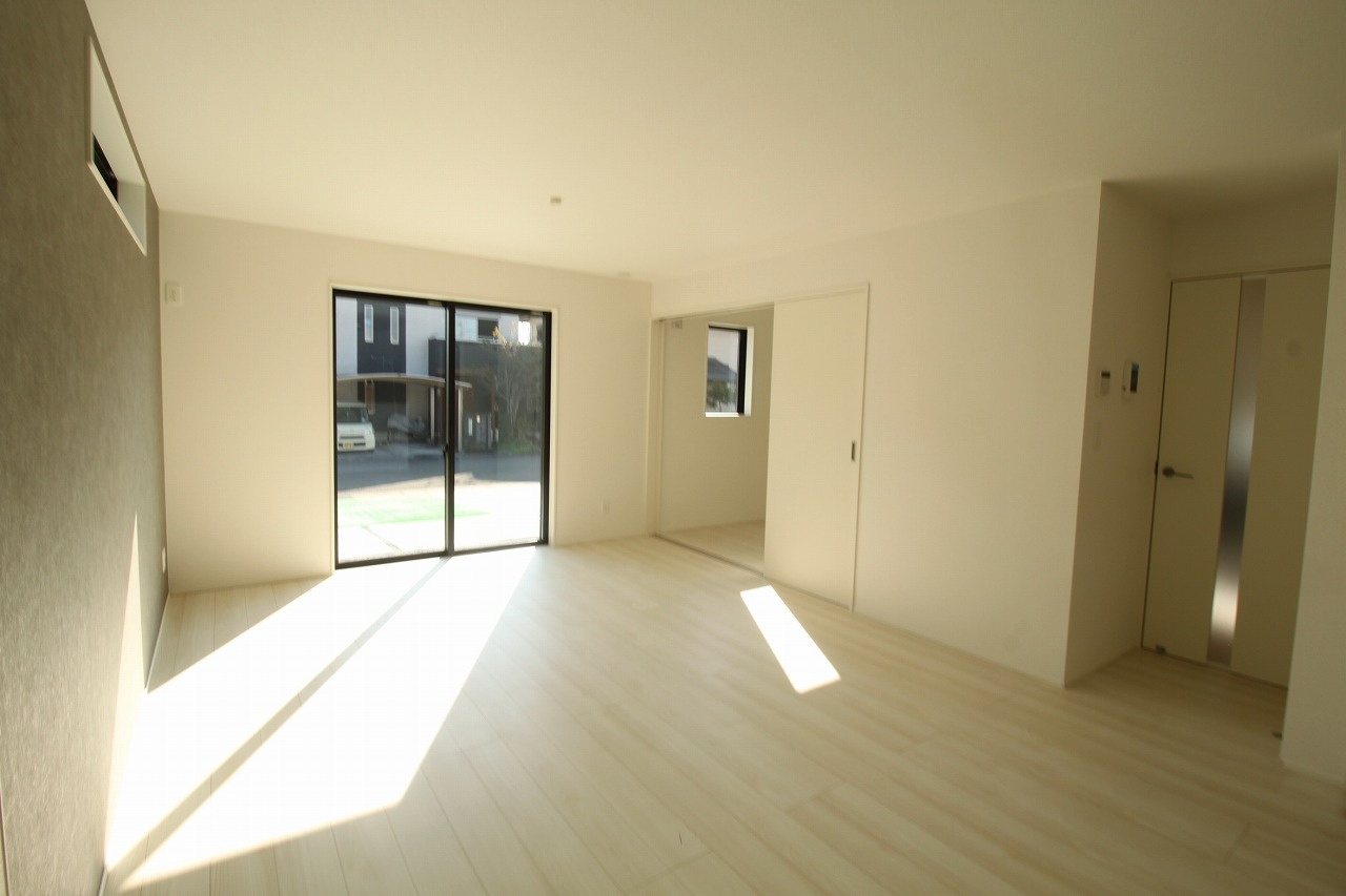 香南市野市町西野　新築戸建　1棟　【内覧可能】の居間・リビング|ＬＤＫ　17.5帖