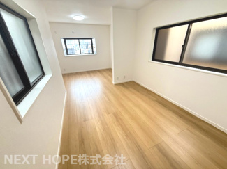 【洋室】 | 尼崎市食満５丁目中古戸建 | ３階洋室12帖です♪窓も多く大変明るい室内です！！